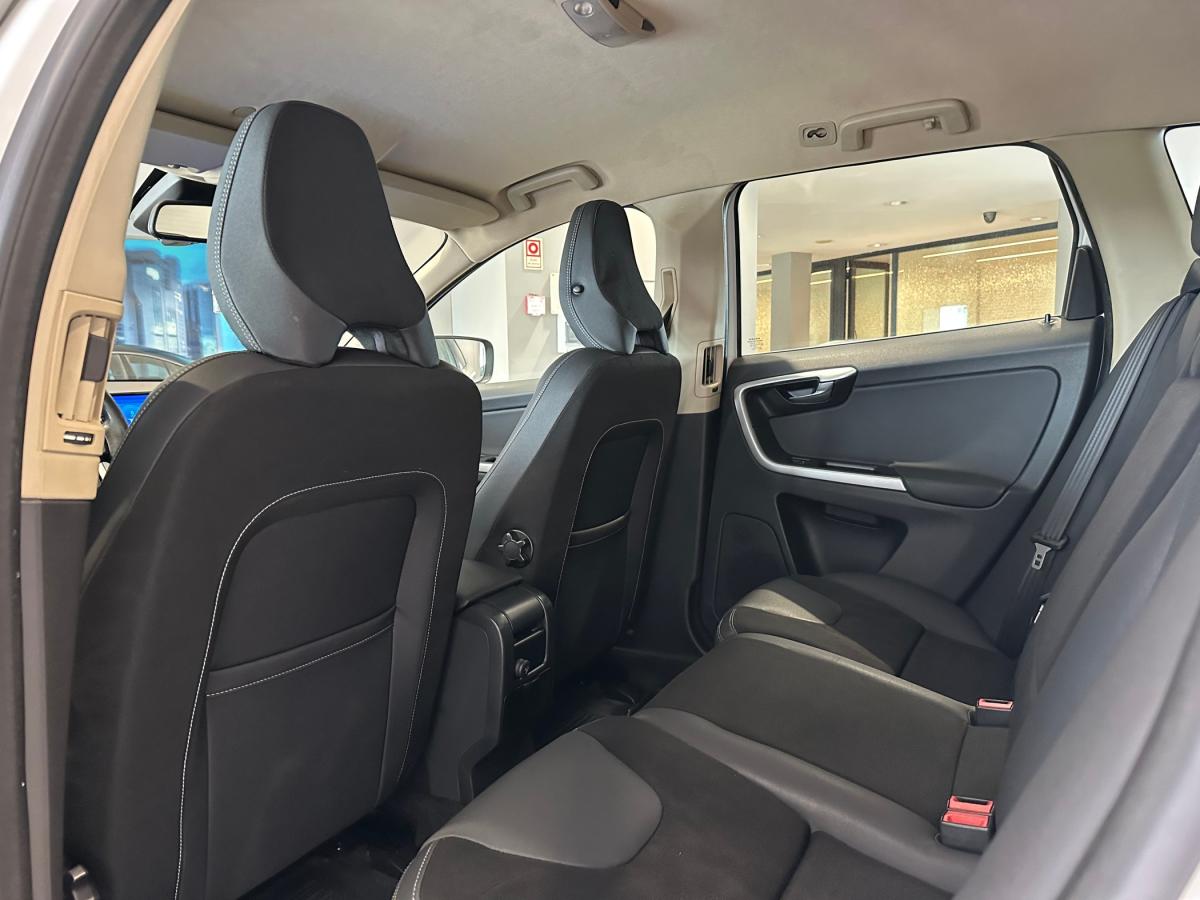 volvo-xc60-2011-diesel-2400cc