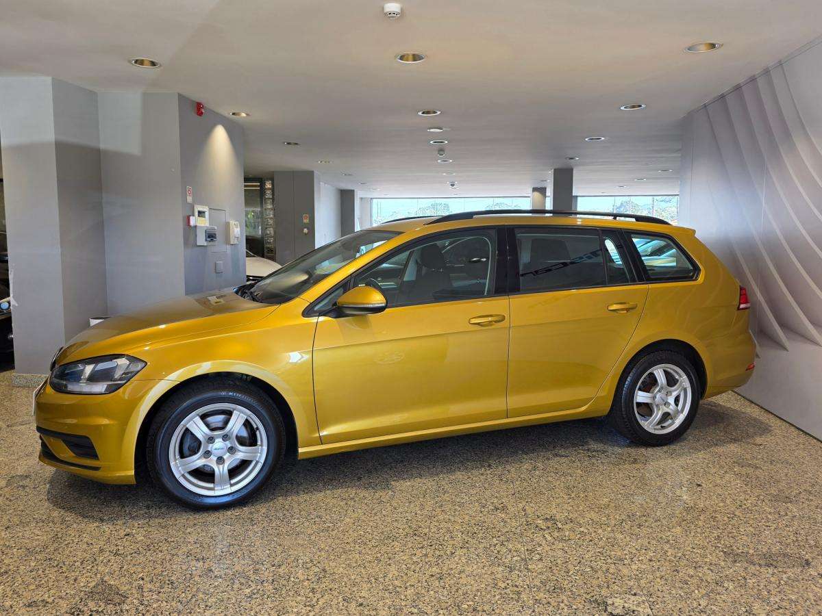volkswagen-golf-variant-2018-diesel-1598cc