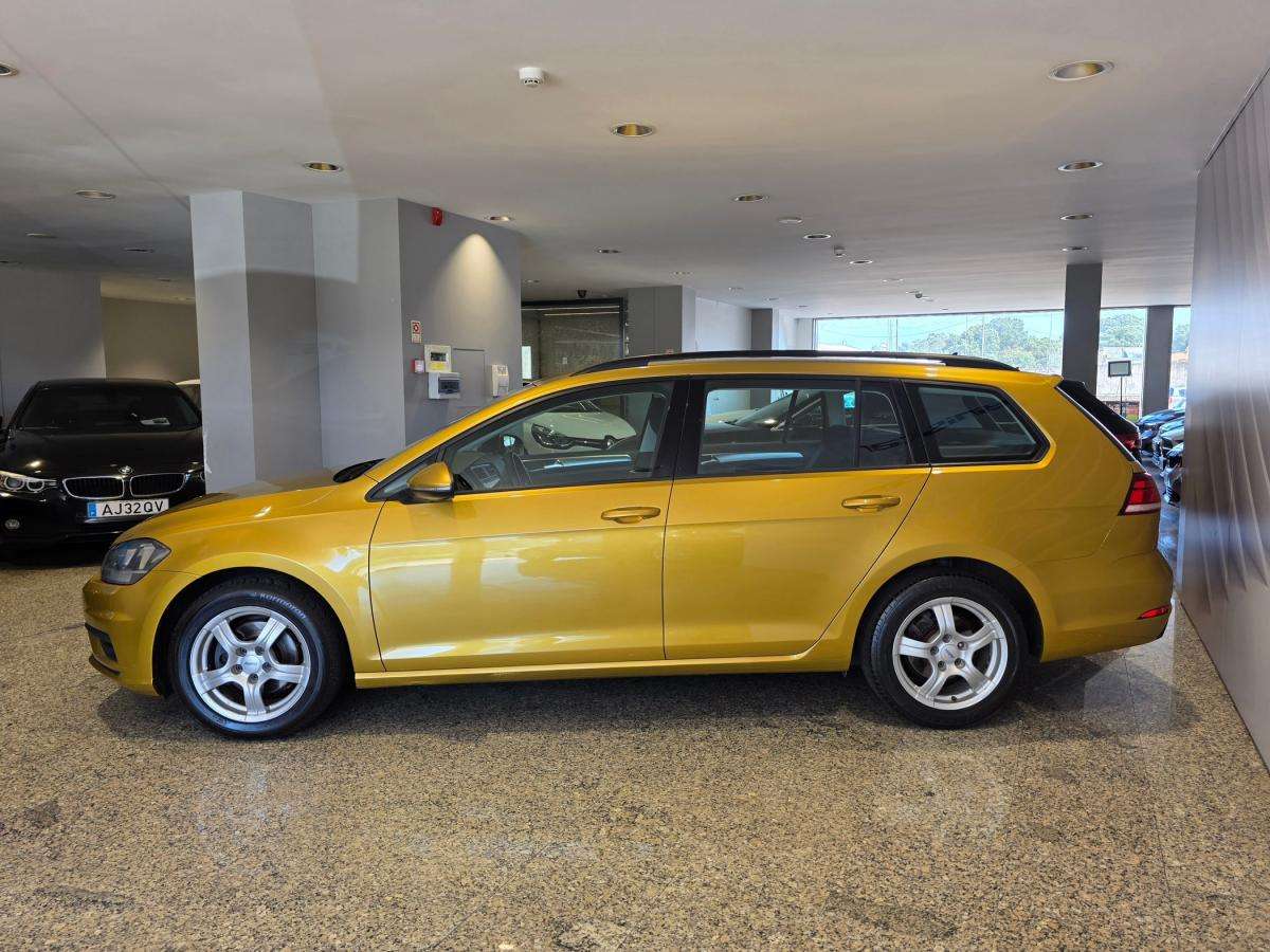 volkswagen-golf-variant-2018-diesel-1598cc