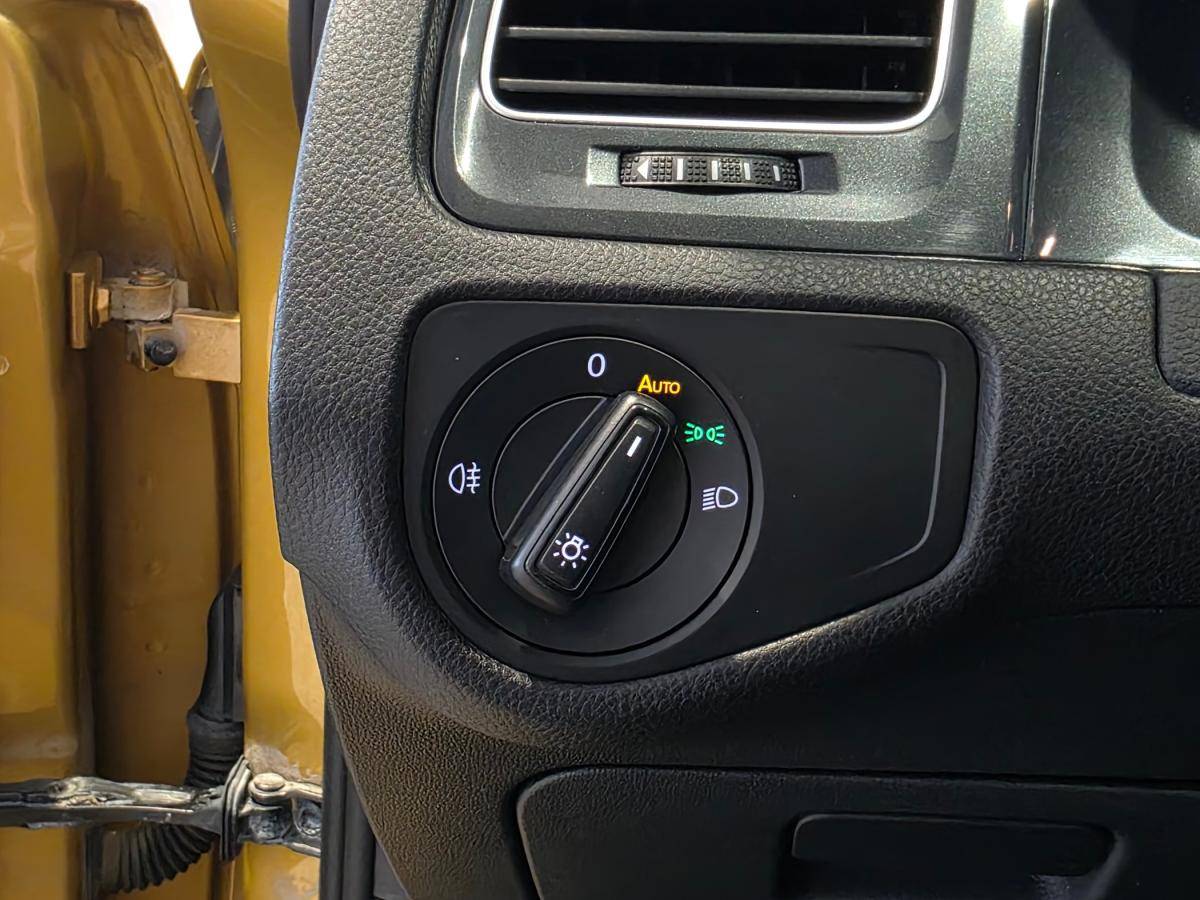 volkswagen-golf-variant-2018-diesel-1598cc