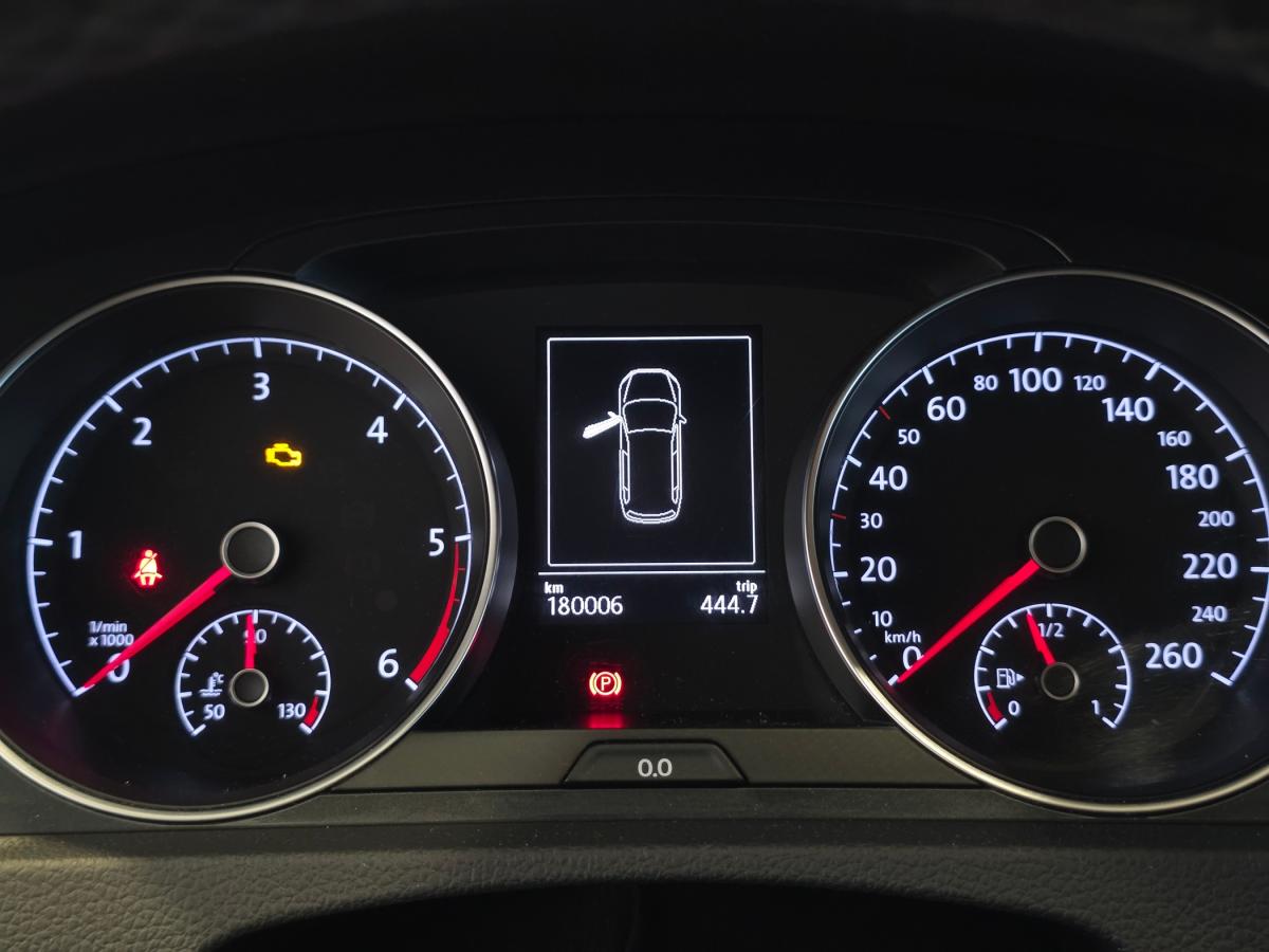 volkswagen-golf-variant-2018-diesel-1598cc