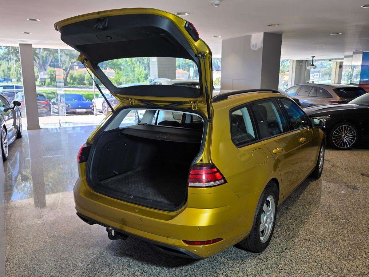 volkswagen-golf-variant-2018-diesel-1598cc