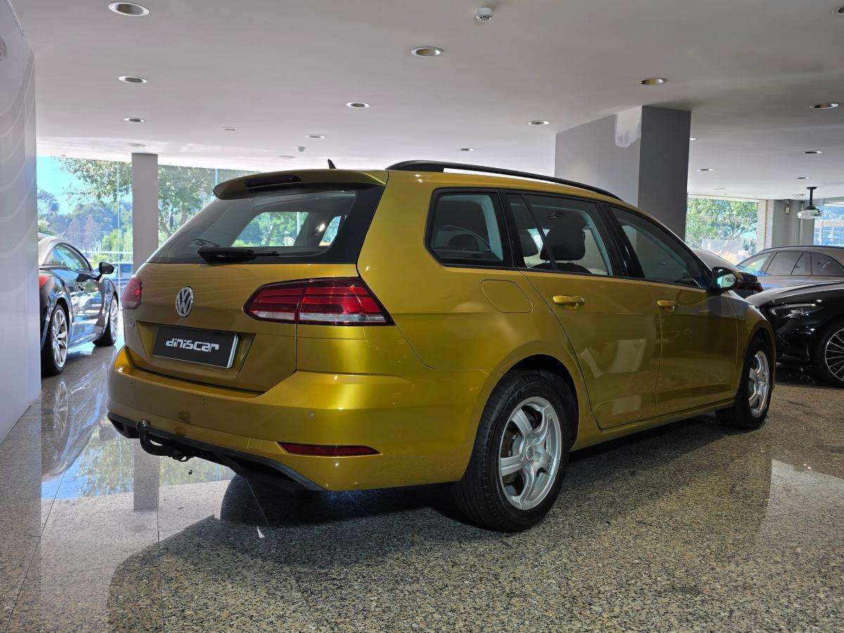 volkswagen-golf-variant-2018-diesel-1598cc