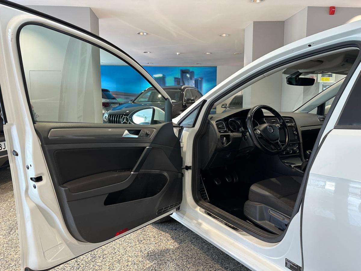 volkswagen-golf-2018-diesel-1598cc