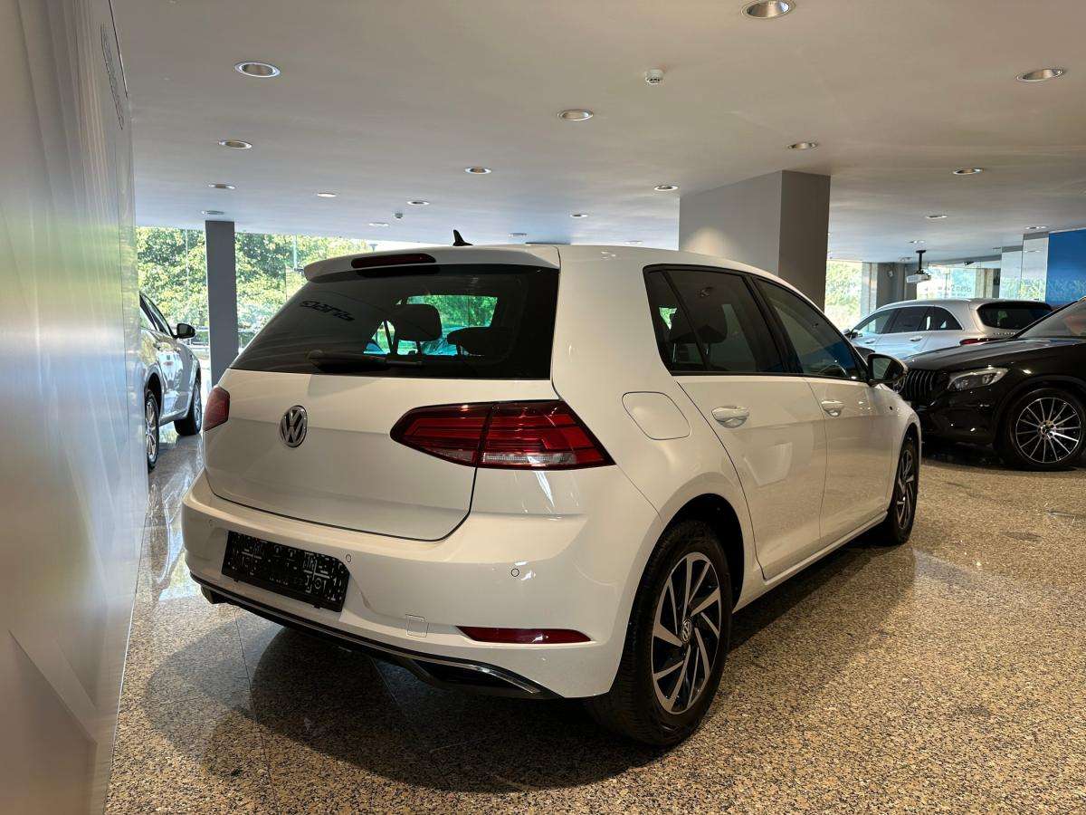 volkswagen-golf-2018-diesel-1598cc