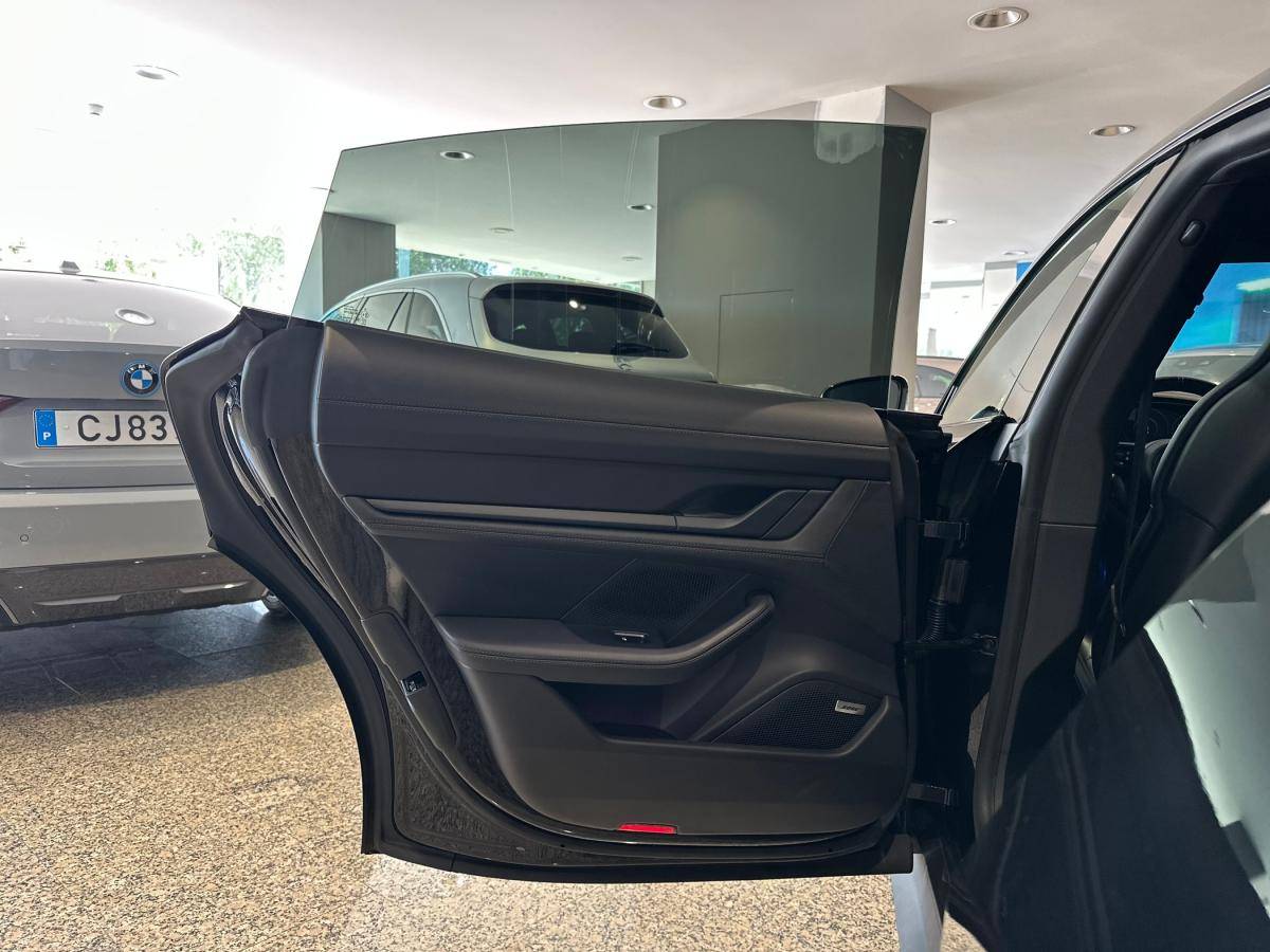 porsche-taycan-2021-eletrico-0cc