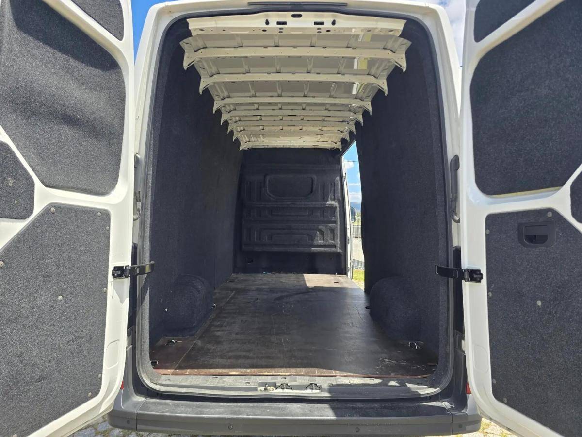 volkswagen-crafter-2023-diesel-1968cc