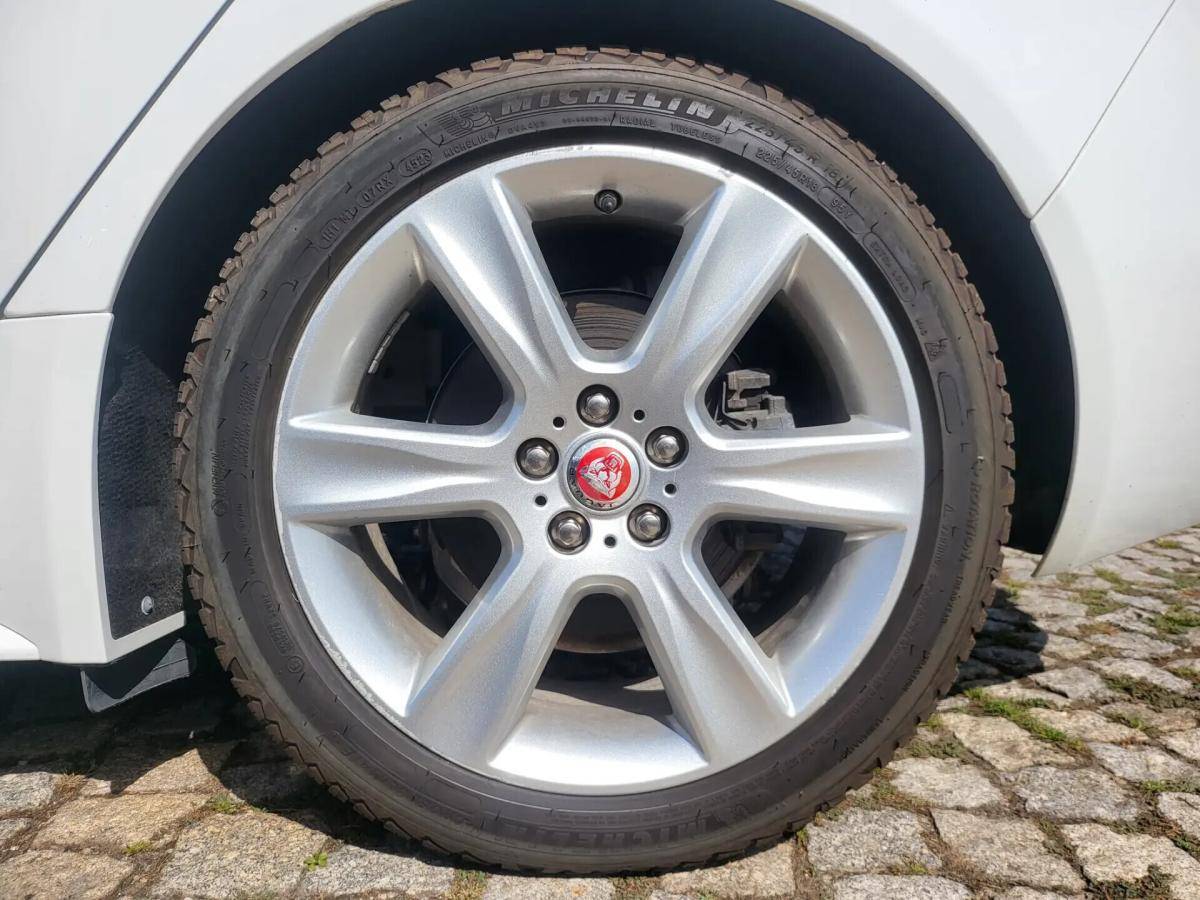 jaguar-xe-2016-diesel-1999cc
