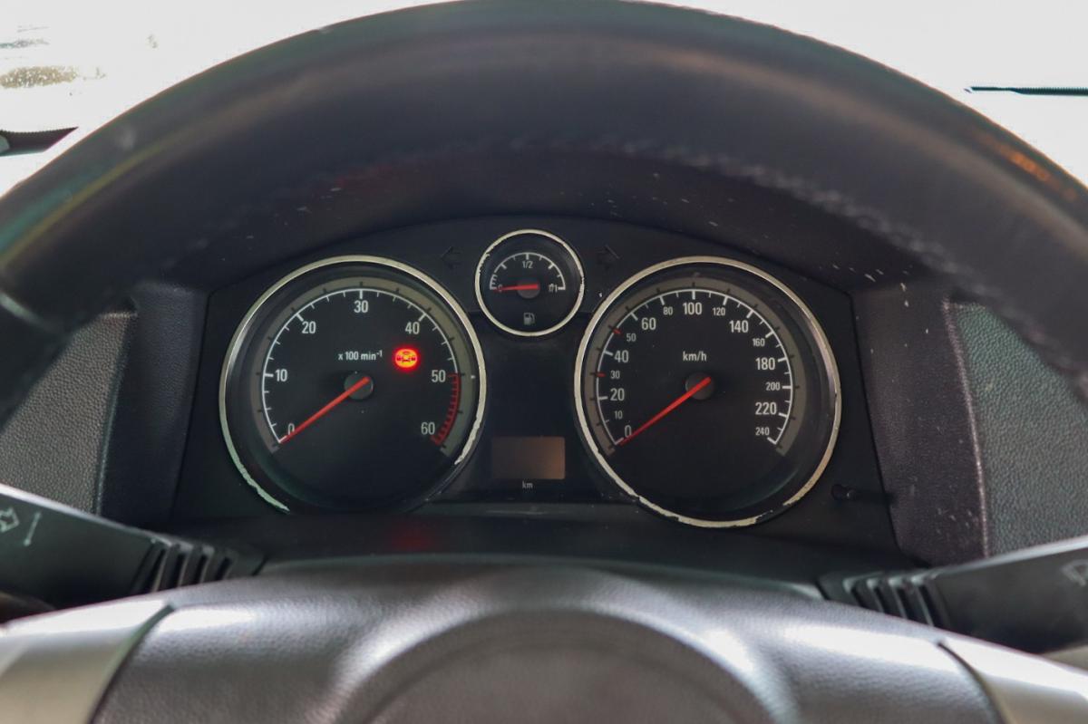 opel-astra-caravan-2004-diesel-1686cc