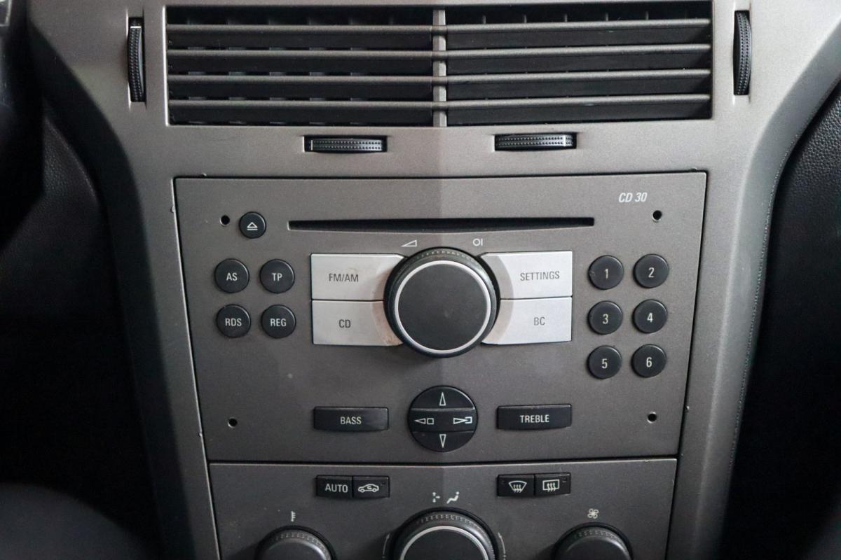opel-astra-caravan-2004-diesel-1686cc