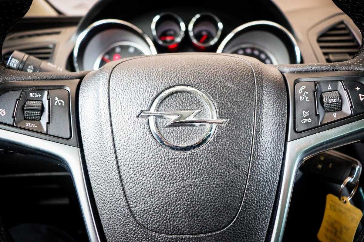 opel-insignia-sports-tourer-2013-diesel-1956cc