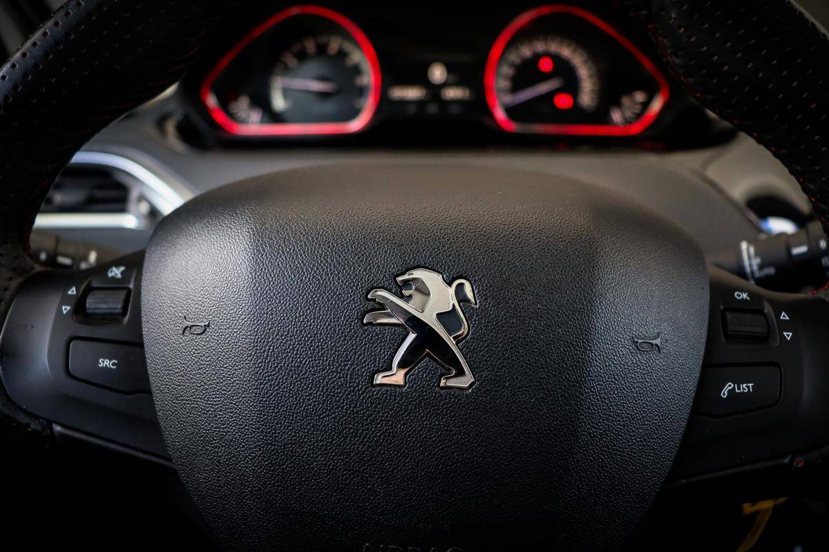 peugeot-2008-2017-gasolina-1199cc