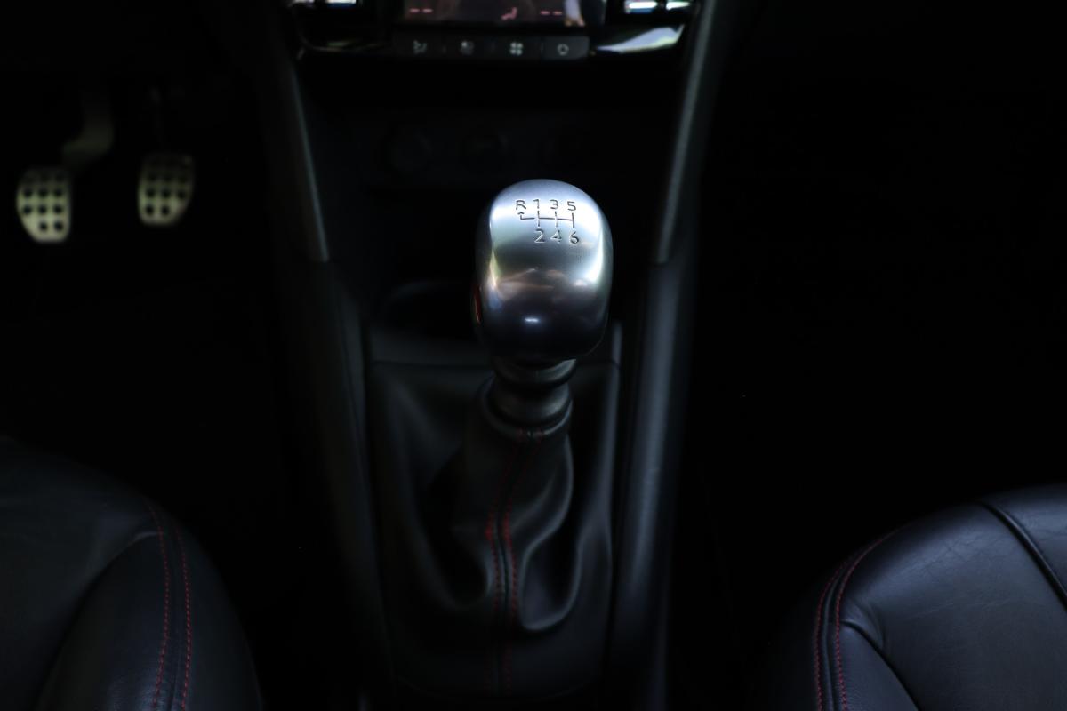 peugeot-208-2013-gasolina-1598cc