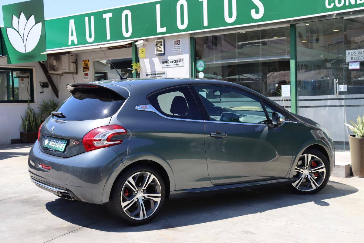 peugeot-208-2013-gasolina-1598cc