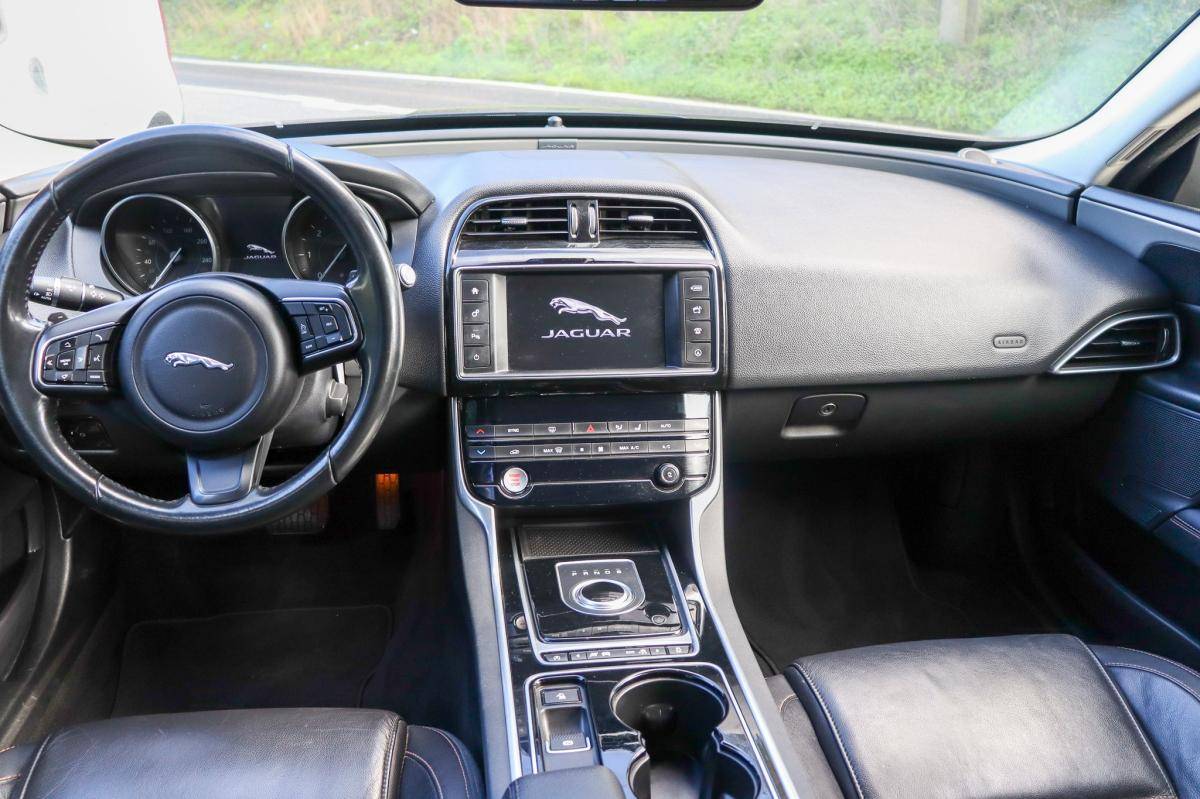 jaguar-xe-2017-diesel-1999cc