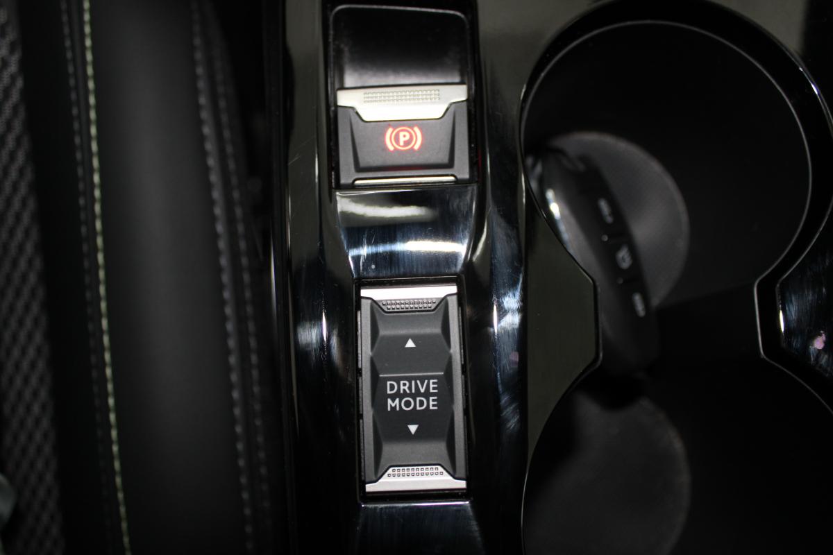 peugeot-e-2008-2025-eletrico-0cc