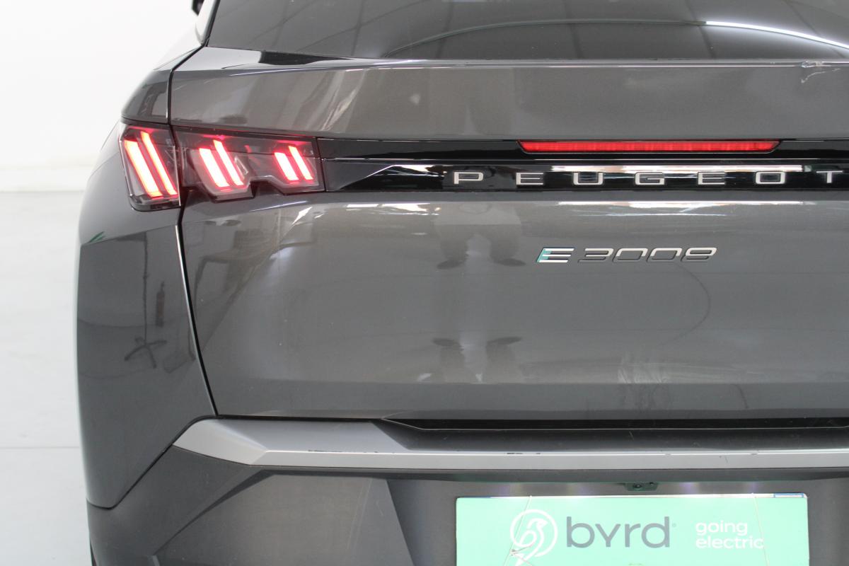 peugeot-e-3008-2025-eletrico-0cc