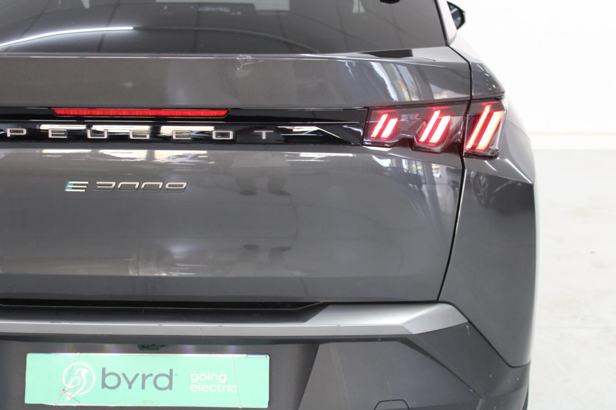 peugeot-e-3008-2025-eletrico-0cc