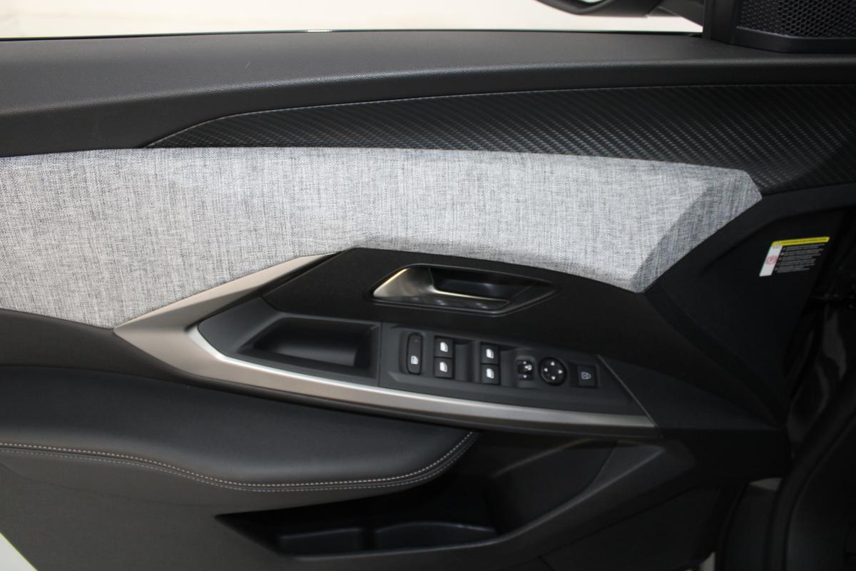 peugeot-e-3008-2025-eletrico-0cc