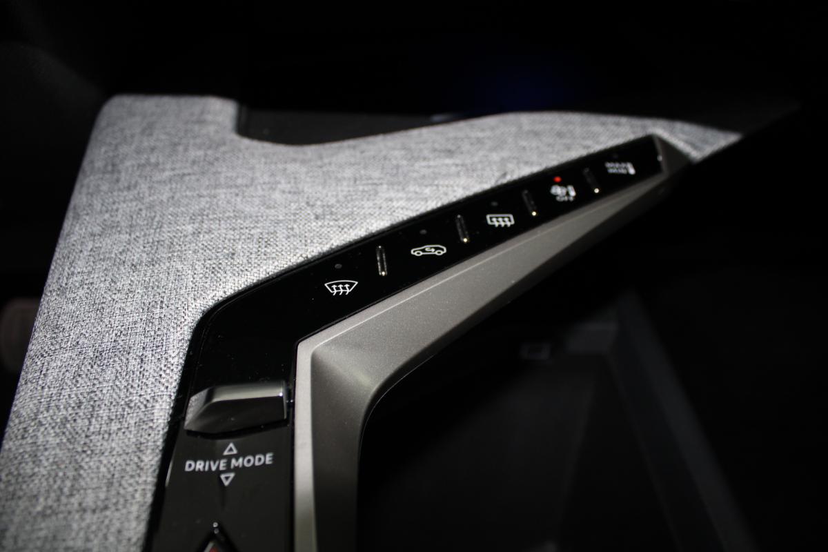 peugeot-e-3008-2025-eletrico-0cc