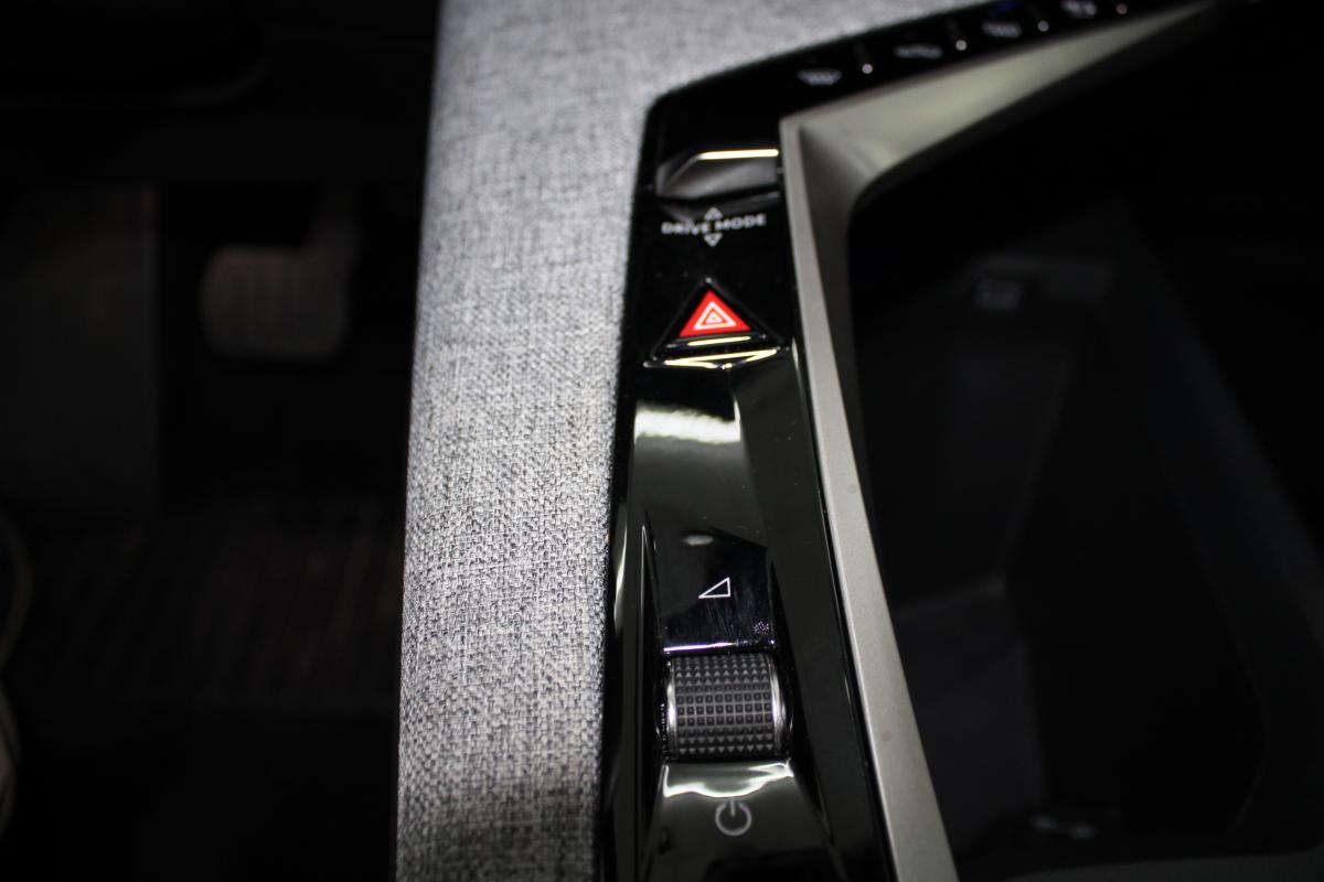peugeot-e-3008-2025-eletrico-0cc