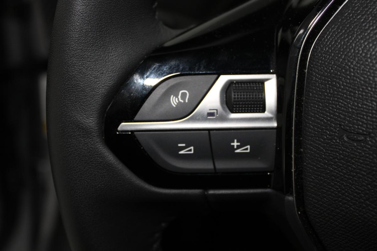 peugeot-e-2008-2025-eletrico-0cc