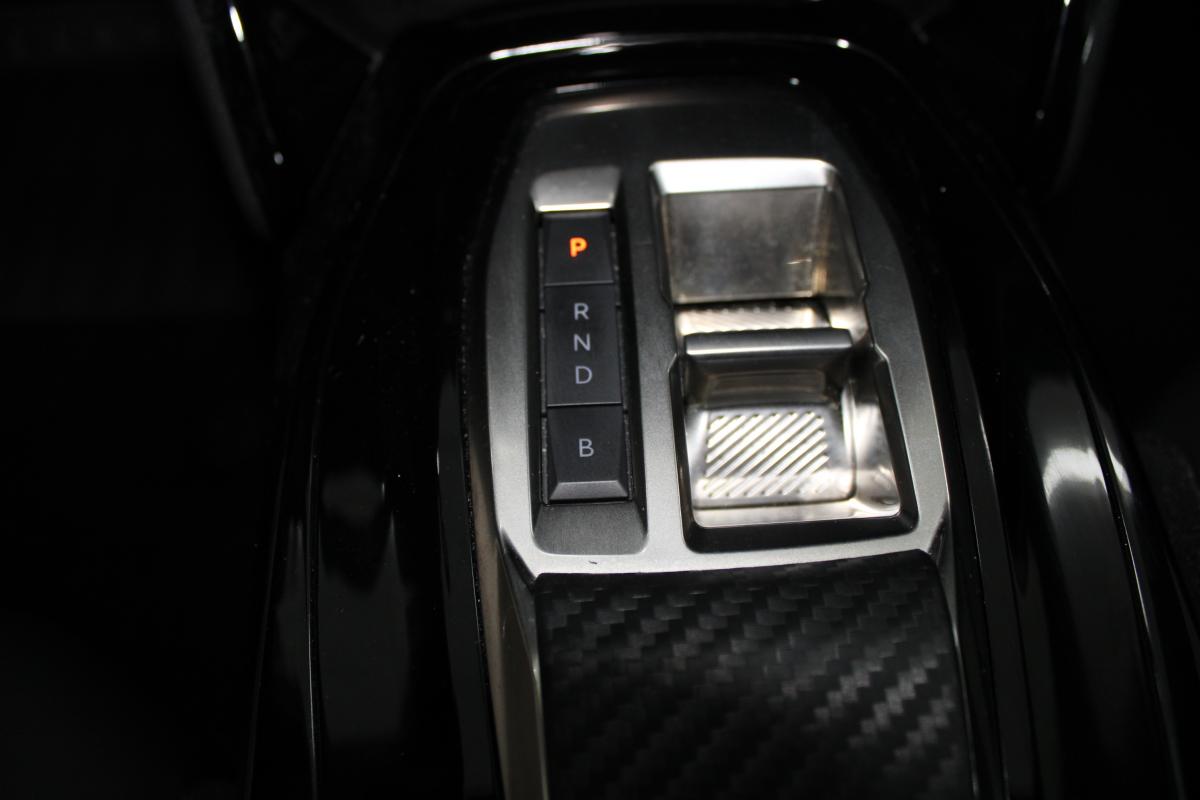 peugeot-e-2008-2025-eletrico-0cc