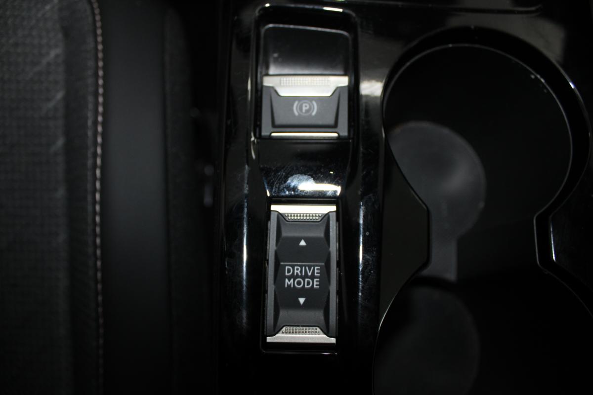 peugeot-e-2008-2025-eletrico-0cc