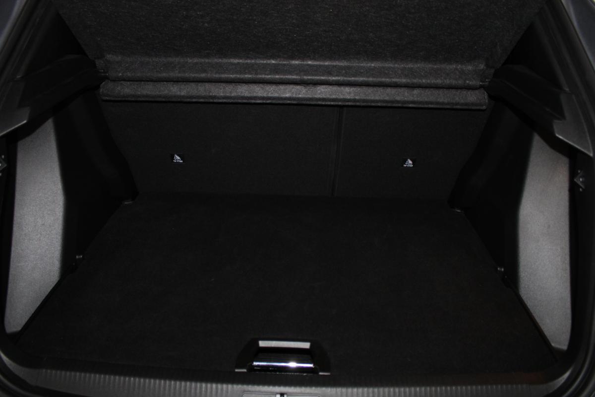 peugeot-e-2008-2025-eletrico-0cc