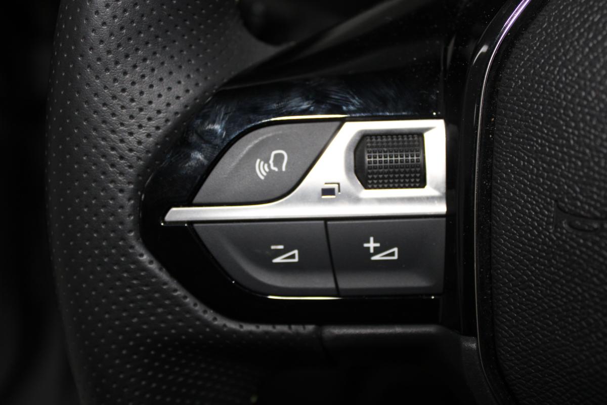 peugeot-e-2008-2025-eletrico-0cc