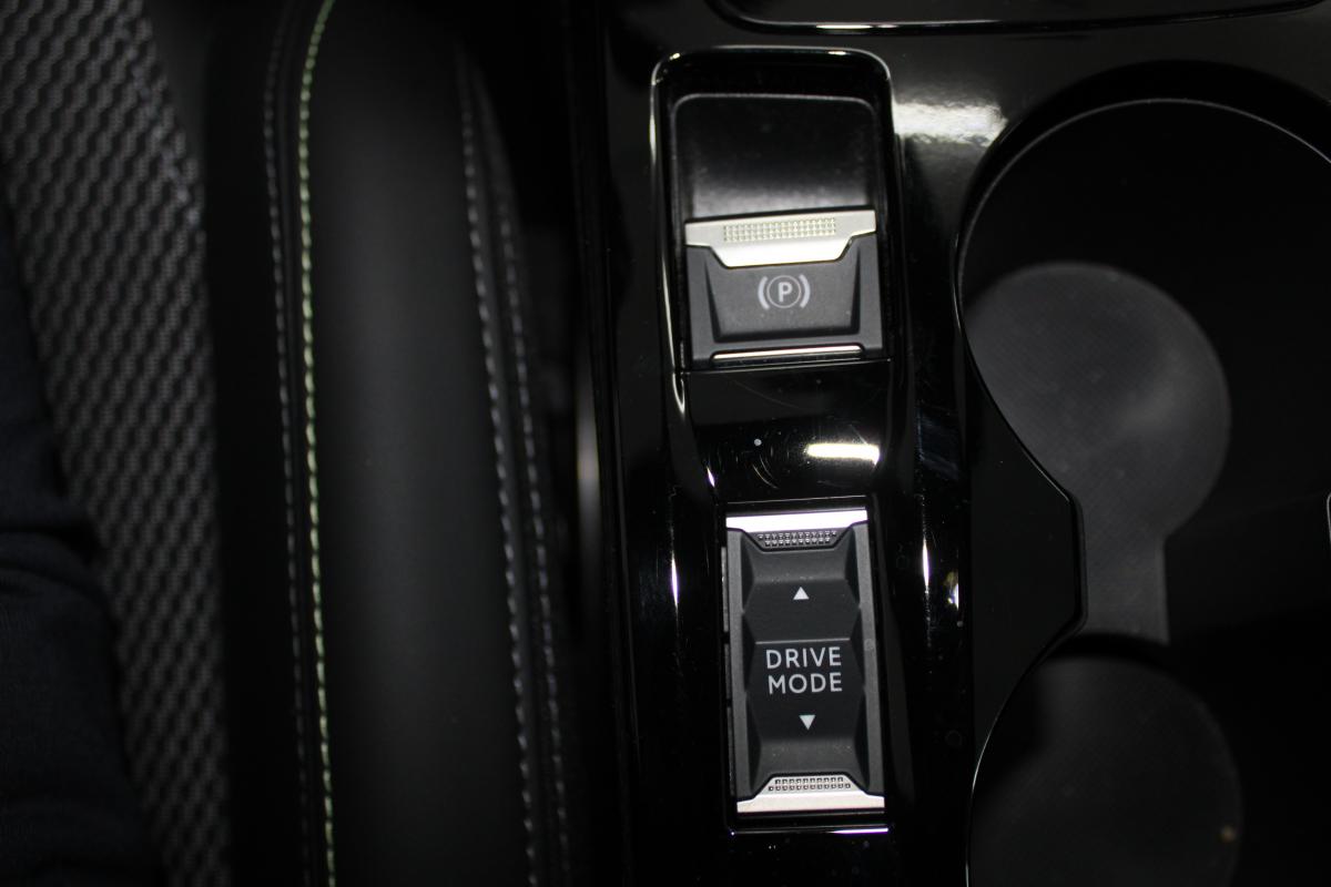 peugeot-e-2008-2025-eletrico-0cc