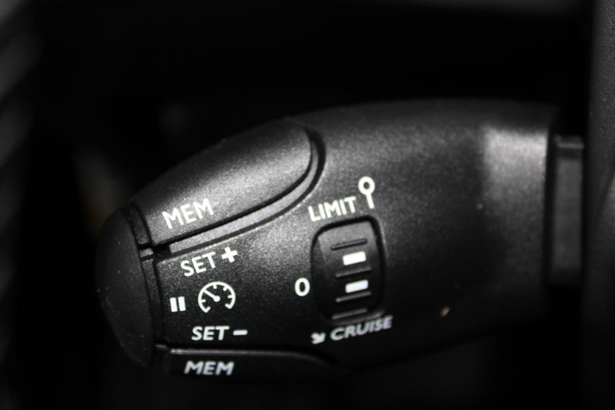 peugeot-e-2008-2025-eletrico-0cc