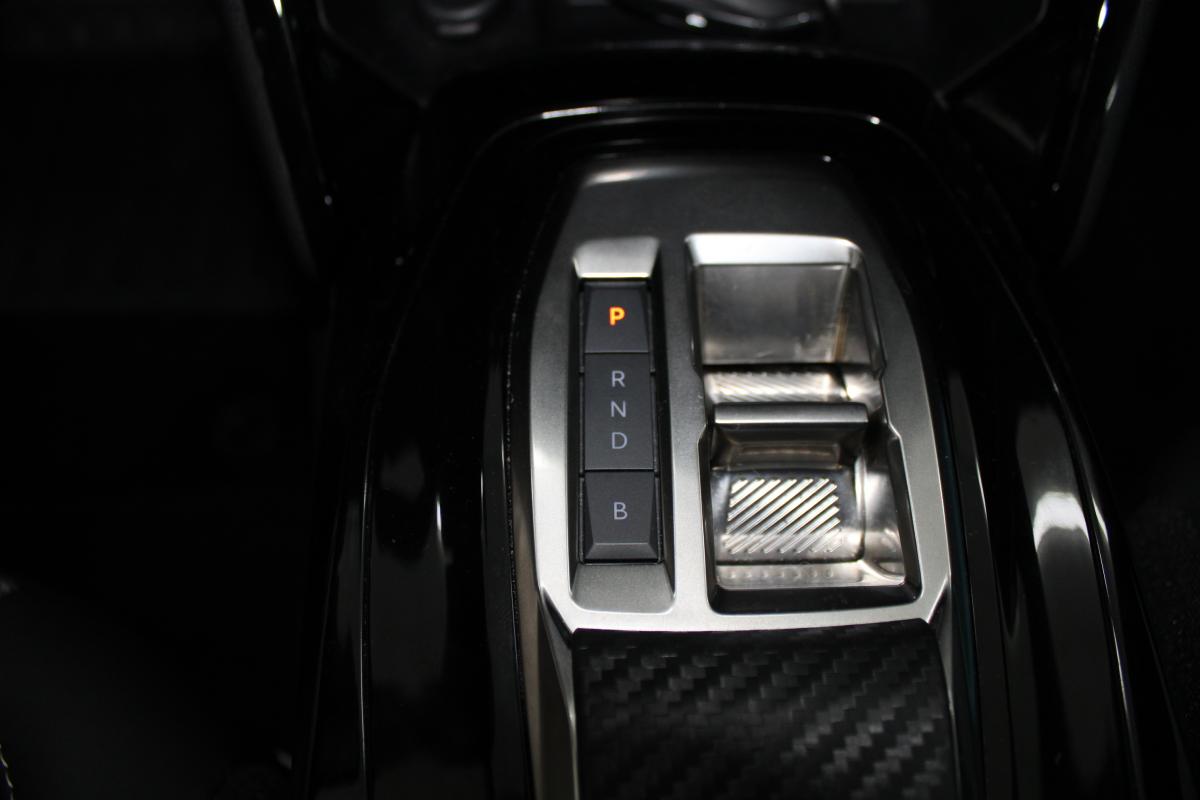 peugeot-e-2008-2025-eletrico-0cc