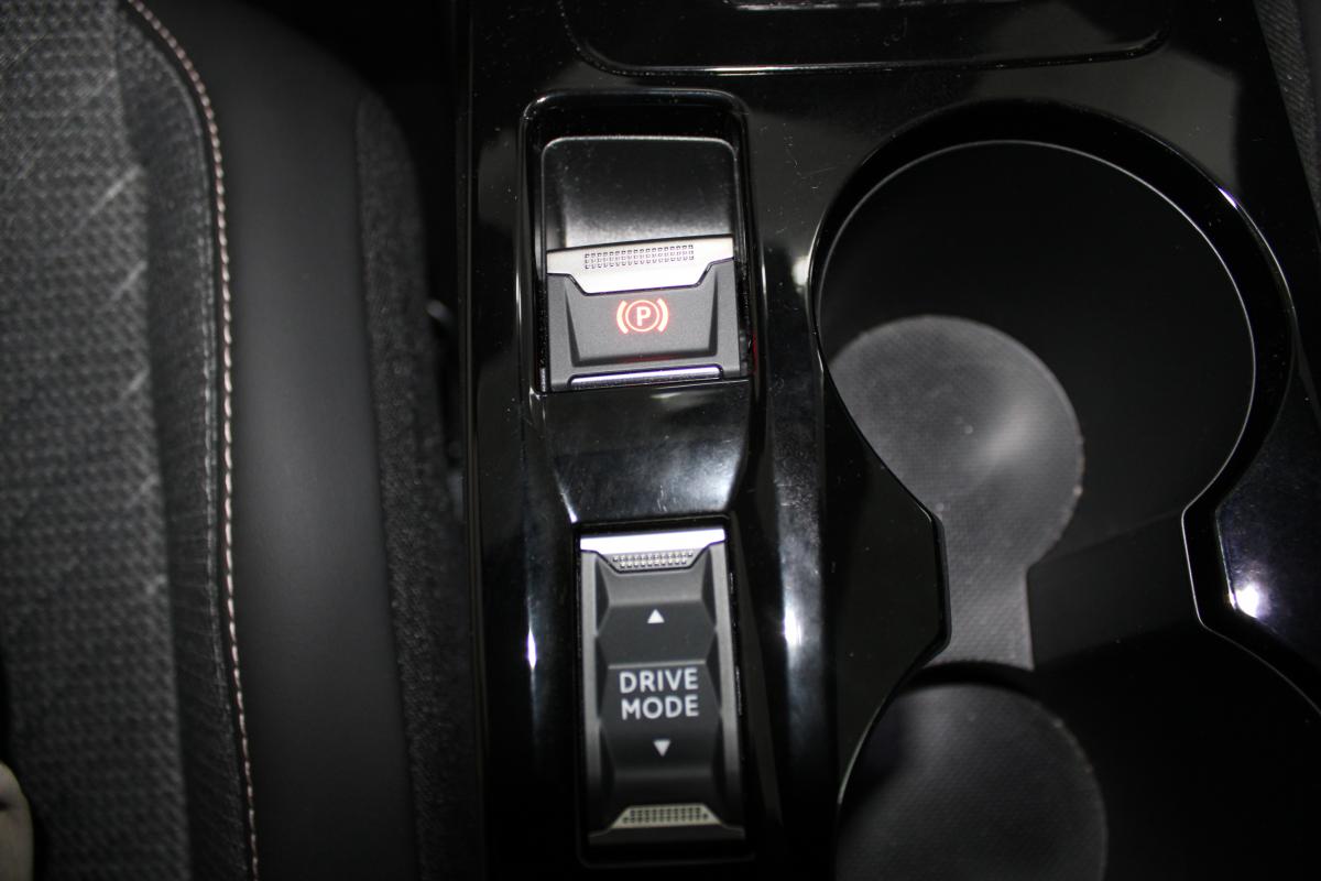 peugeot-e-2008-2025-eletrico-0cc
