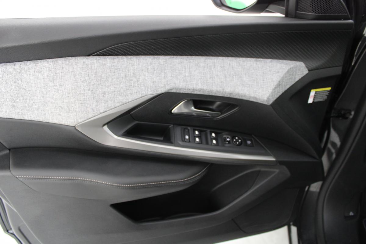 peugeot-e-2008-2025-eletrico-0cc