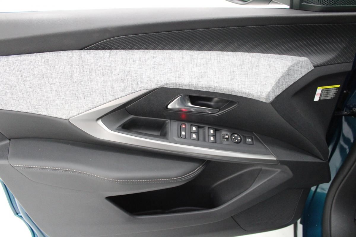 peugeot-e-2008-2025-eletrico-0cc