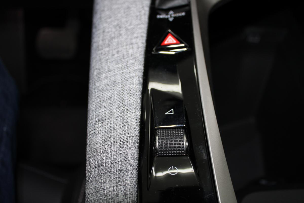 peugeot-e-2008-2025-eletrico-0cc