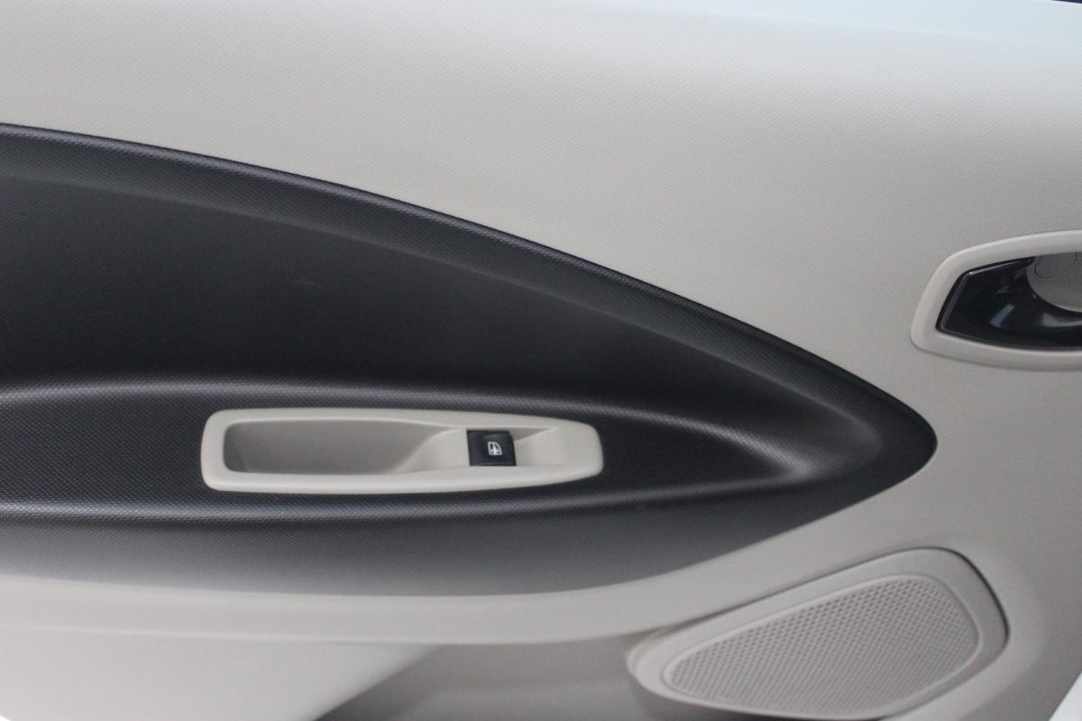 renault-zoe-2014-eletrico-0cc