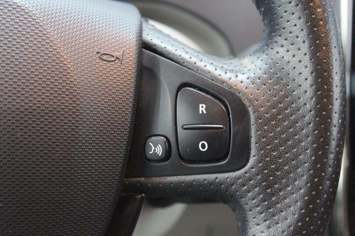 renault-zoe-2014-eletrico-0cc