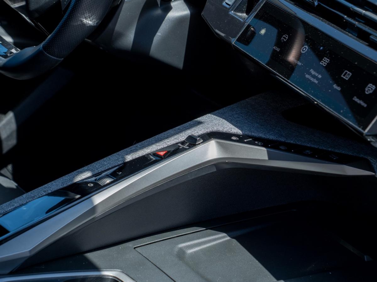 peugeot-e-3008-2025-eletrico-0cc