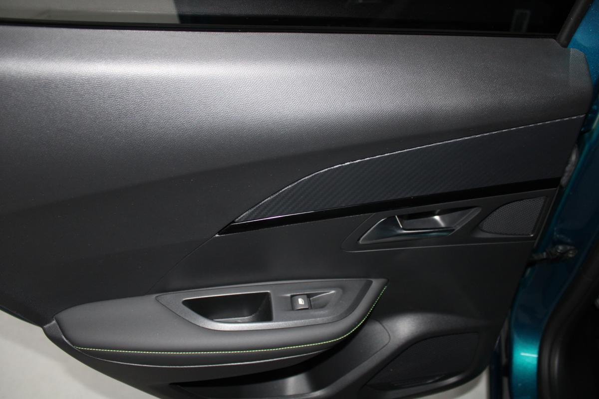 peugeot-e-2008-2025-eletrico-0cc