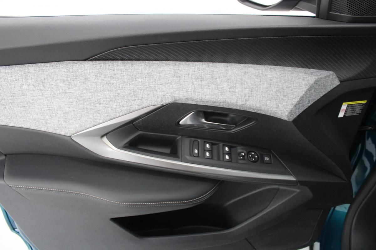 peugeot-e-3008-2025-eletrico-0cc