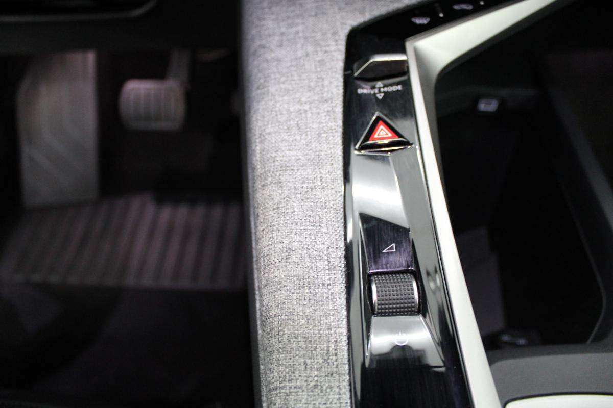 peugeot-e-3008-2025-eletrico-0cc