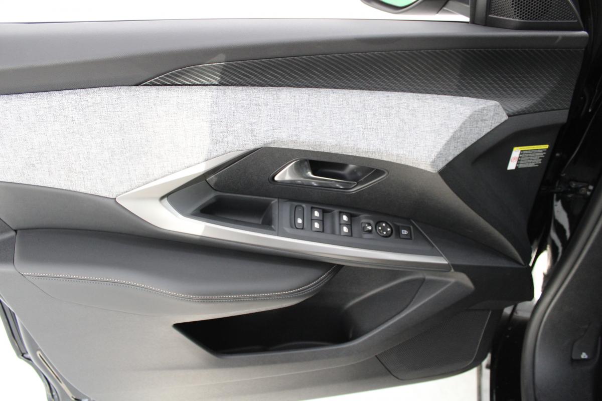 peugeot-e-3008-2025-eletrico-0cc