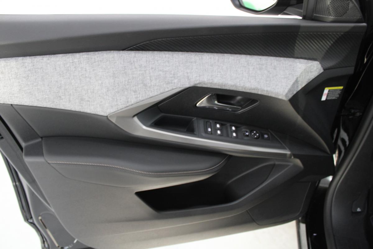 peugeot-e-3008-2025-eletrico-0cc