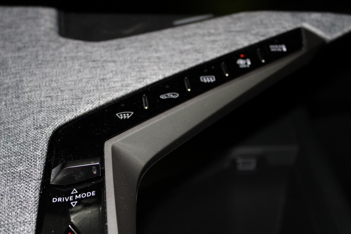 peugeot-e-3008-2025-eletrico-0cc