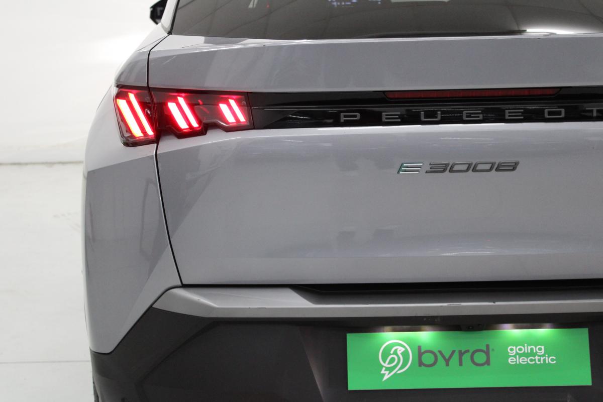 peugeot-e-3008-2025-eletrico-0cc