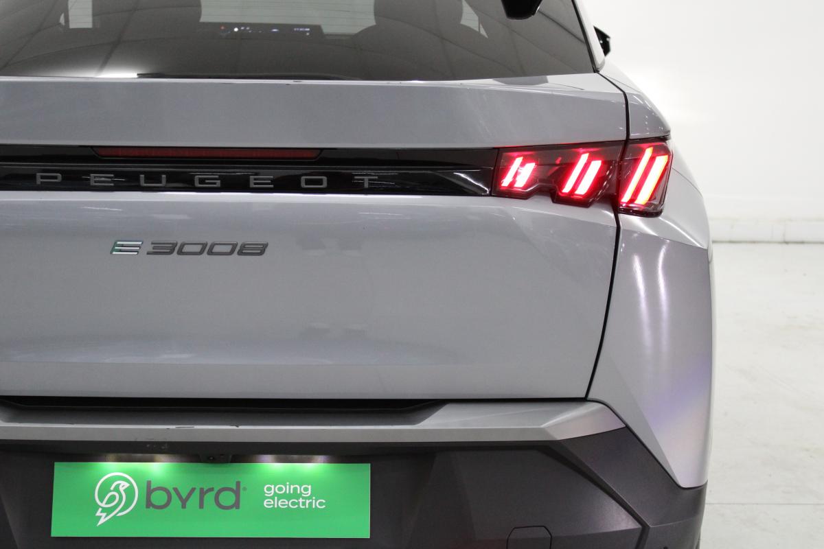 peugeot-e-3008-2025-eletrico-0cc