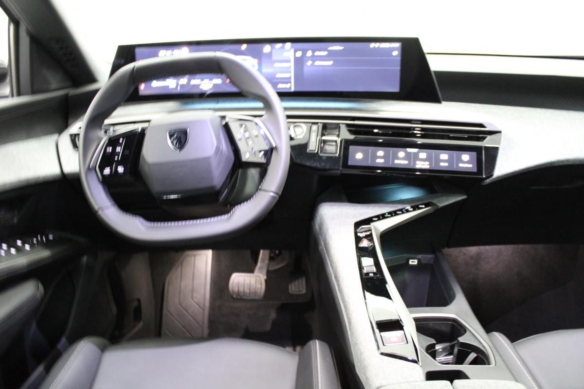 peugeot-e-3008-2025-eletrico-0cc