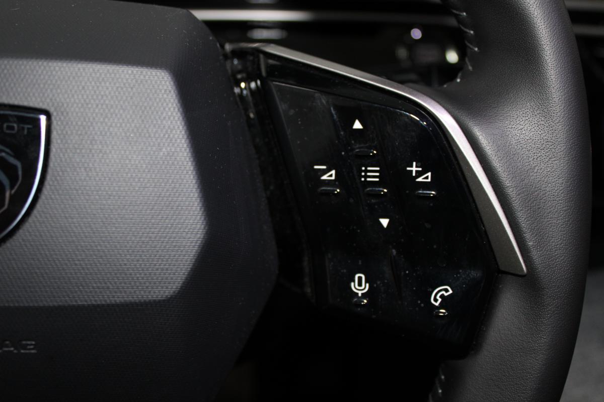 peugeot-e-3008-2025-eletrico-0cc